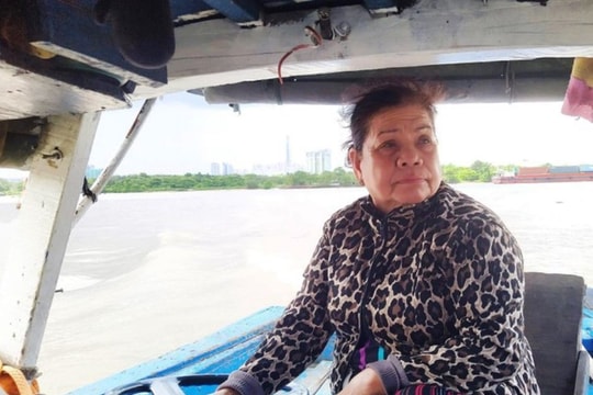 Giữa đại đô thị vẫn còn rơi rớt tiếng gọi đò
