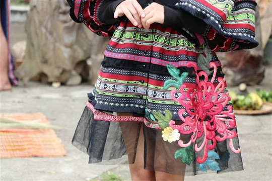 Biểu diễn áo dài và thời trang thổ cẩm Tây Nguyên tại Kon Tum