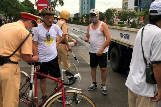 Chủ tịch Hải Phòng chỉ đạo xử nghiêm người đạp xe tập thể dục 'bất chấp'