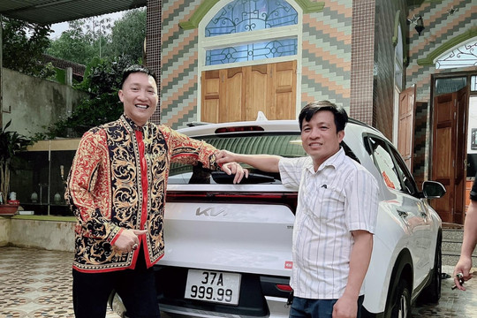 Loạt ô tô biển siêu đẹp, bán lãi hàng tỷ đồng ở Việt Nam