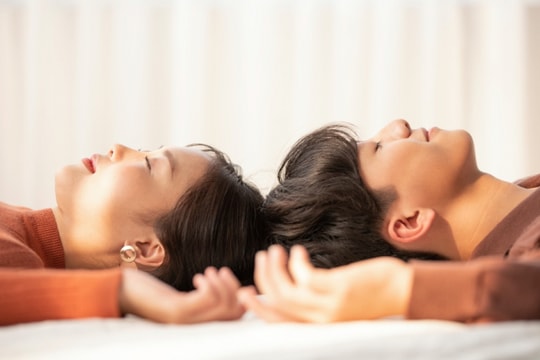 Vợ chồng chưa già đã ngủ riêng - bình thường hay bất thường?