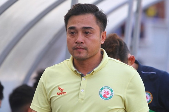 HLV Nguyễn Đức Thắng bị cấm chỉ đạo 2 trận, câu lạc bộ Bình Định gặp khó
