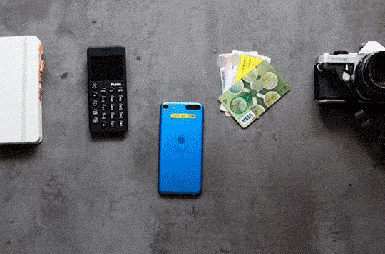 Thanh niên quyết bỏ iPhone, dùng điện thoại 'cục gạch'
