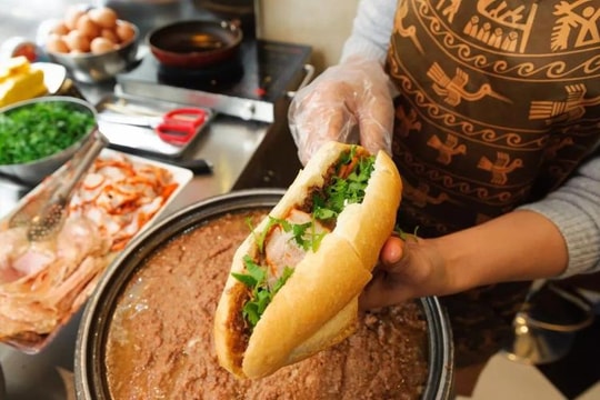 Bánh mì lại được vinh danh là món ăn đường phố ngon nhất thế giới