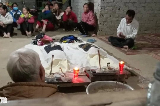 Bàng hoàng phát hiện thi thể 2 đứa trẻ trong lúc cho cá ăn