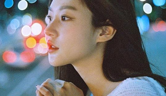 Sao nhí xứ Hàn bị 'bóc' gia cảnh giàu khi có thông tin phải đi làm thêm