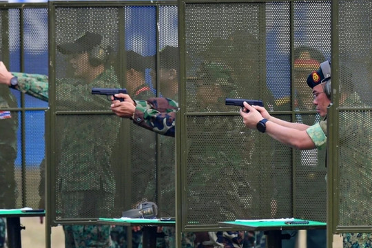 Quân đội các nước ASEAN "đua tài" bắn súng ở Việt Nam