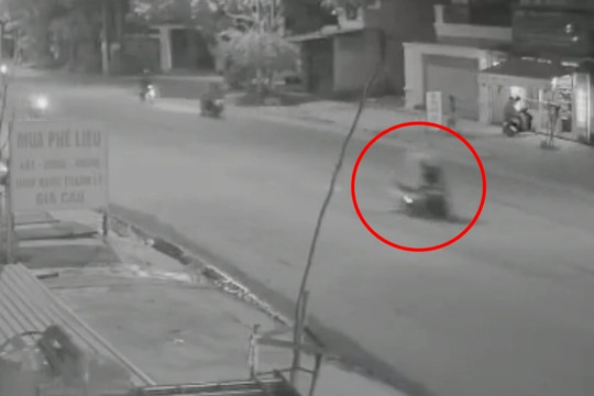 TPHCM: Lái xe máy bị sụp "ổ gà", một người dân tử vong