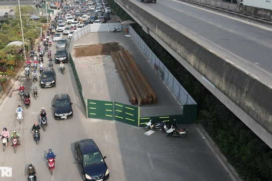 Hà Nội tìm giải pháp 'hạ nhiệt' giao thông đoạn 'lô cốt' đường Nguyễn Xiển
