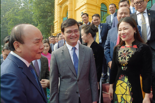 Chủ tịch nước Nguyễn Xuân Phúc gặp đoàn đại biểu Hội Doanh nhân trẻ Việt Nam