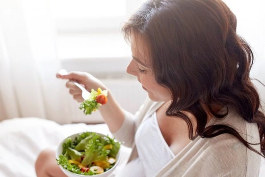 Phụ nữ 40 tuổi có 3 món không ăn, 1 thời điểm không nên ngủ để khỏe mạnh và sống thọ