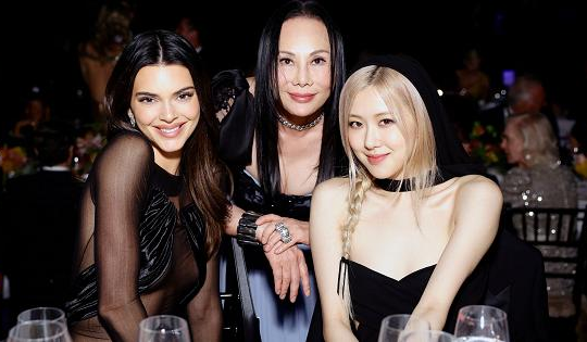 Rosé làm việc riêng khi đi tour BLACKPINK dẫn đến trình diễn hời hợt?