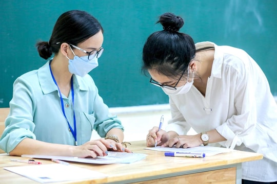 Thêm hai đại học top đầu hoãn thi chứng chỉ ngoại ngữ