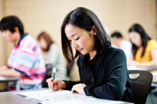 Buộc phải chi tiền đi nước ngoài thi IELTS