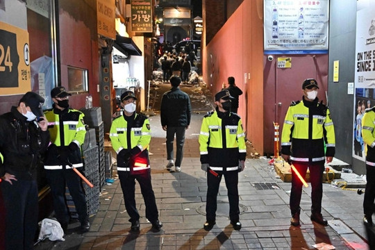 Cảnh sát Hàn Quốc qua đời sau khi bị điều tra về thảm kịch giẫm đạp
