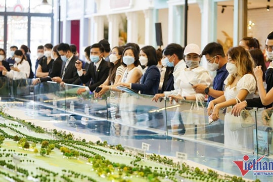 Bắt buộc mua bán nhà đất qua sàn: Ai hưởng lợi?