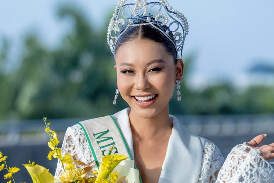 Thạch Thu Thảo gây ấn tượng tại ‘Hoa hậu Trái đất 2022’