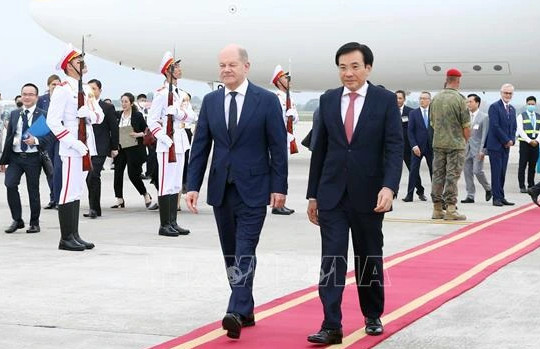 Thủ tướng Đức bắt đầu chuyến thăm chính thức Việt Nam