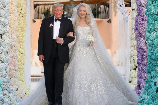 Đám cưới như mơ của gái út nhà ông Trump với bạn trai tỷ phú