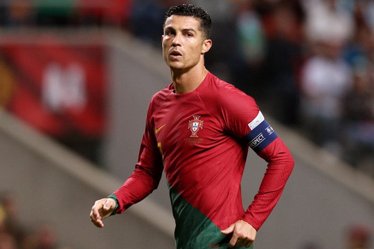 HLV Bồ Đào Nha: 'Ronaldo vẫn là vũ khí lợi hại'