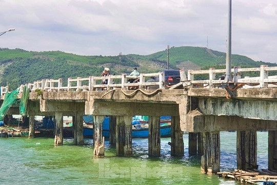 Nín thở đi qua cây cầu… chờ sập ở Quảng Ngãi