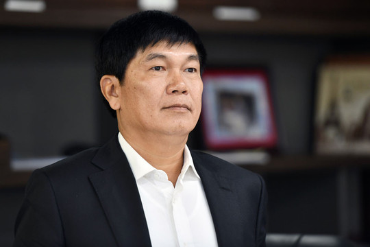 VN-Index xuống đáy mới, Forbes thôi tính tài sản 2 tỷ phú Việt