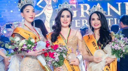 Phan Kim Oanh lộng lẫy đăng quang ‘Mrs Grand International 2022’