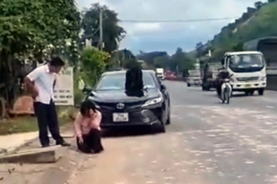 Vụ người đàn ông đạp vào đầu một phụ nữ đang quỳ: Vì sao không xử phạt?