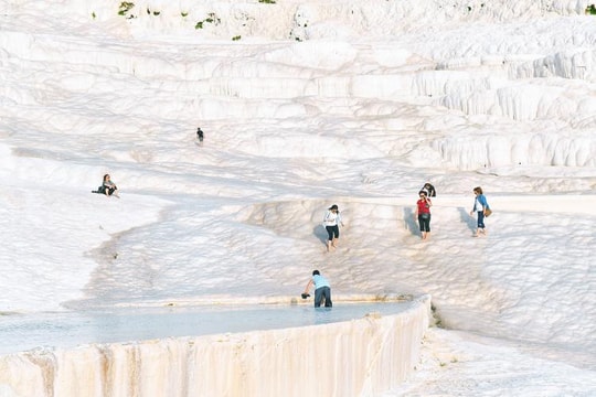 Pamukkale - "lâu đài bông" trắng như tuyết ở Thổ Nhĩ Kỳ