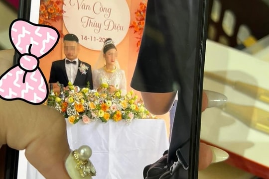Cô dâu chú rể sững người nhận 2 chỉ vàng giả bạn thân mừng cưới