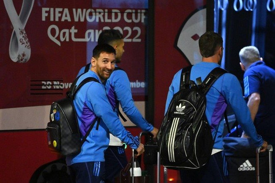 Messi rạng rỡ đặt chân đến Qatar, sẵn sàng chinh phục World Cup 2022