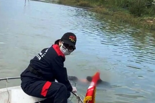 Người đàn ông tử vong trên sông Hồng sau nhiều ngày mất liên lạc