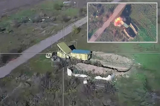 Khoảnh khắc radar ‘nắp đậy’ Ukraine bị UAV tấn công
