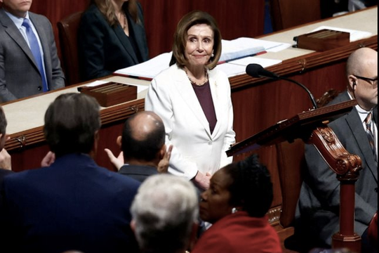 Chủ tịch Hạ viện Mỹ Nancy Pelosi từ chức