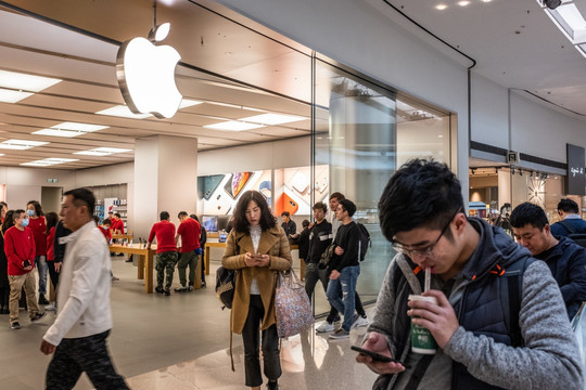 Đối tác Apple thiếu cả trăm nghìn nhân công lắp iPhone