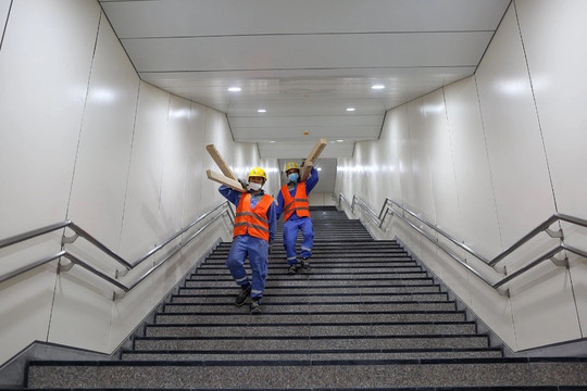 Nhà ga metro số 1 ưu tiên cầu thang bộ cho hành khách