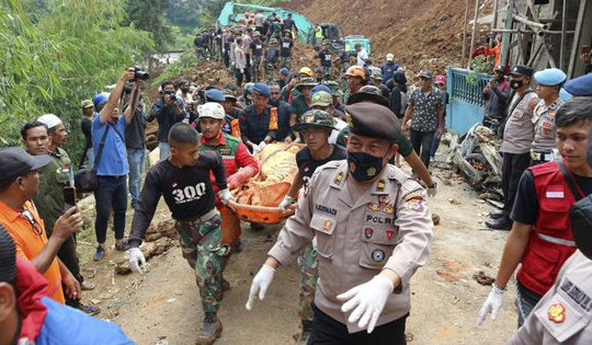 Động đất Indonesia: Thương vong lên gần 1.300, báo cáo đau lòng từ 51 trường học