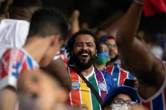 CĐV World Cup bị tịch thu trang phục liên quan đến LGBTQ+