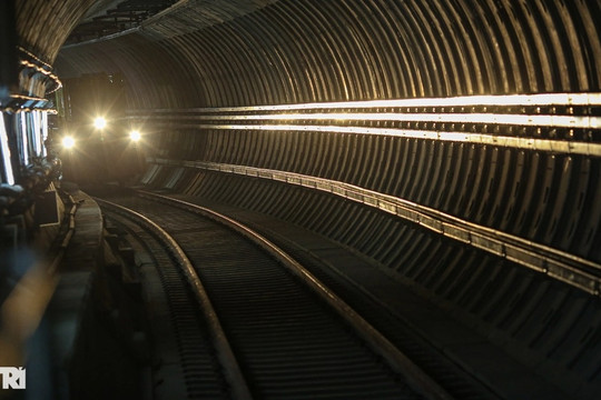 Cận cảnh hai ga ngầm metro đầu tiên hoàn thiện 100% kết cấu ở TPHCM