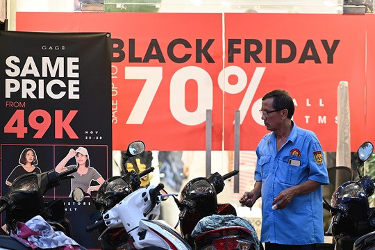 Black Friday: Dồn dập giảm giá sâu, khách vẫn kén