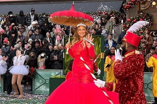 Diva Mariah Carey bị chê 'hát nhép trắng trợn' ngày Lễ Tạ ơn