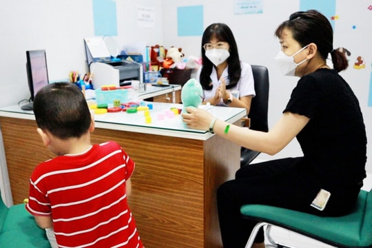 Bình tĩnh khi thấy con chậm nói, không giao tiếp
