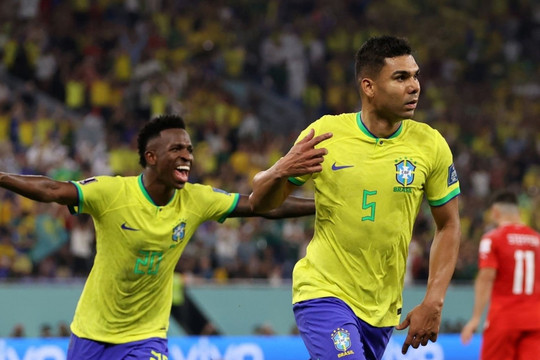 Casemiro nã đại bác hạ Thụy Sỹ, Brazil vào vòng 1/8 World Cup 2022