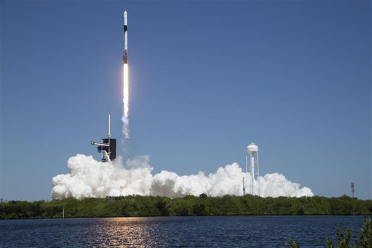 Mỹ phê duyệt kế hoạch triển khai 7.500 vệ tinh của SpaceX