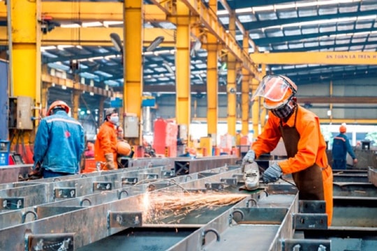 Sản xuất công nghiệp đang đối mặt với việc sụt giảm đơn hàng