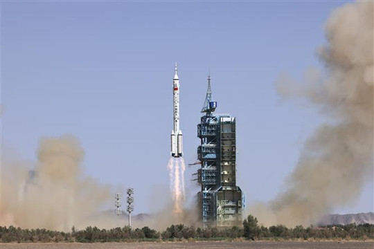 Tàu Thần Châu-14 đưa các phi hành gia trở về Trái Đất an toàn
