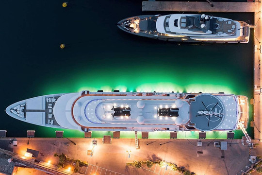 Siêu du thuyền lớn hơn cả sân vận động World Cup của Hoàng gia Qatar