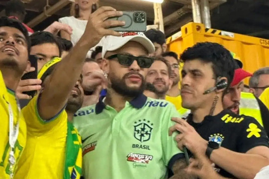 Nhân viên chạy bàn được trả tiền để đóng giả Neymar gây sốt tại World Cup 2022