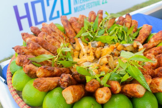 Khu ẩm thực đặc sắc chờ du khách tại HOZO 2022