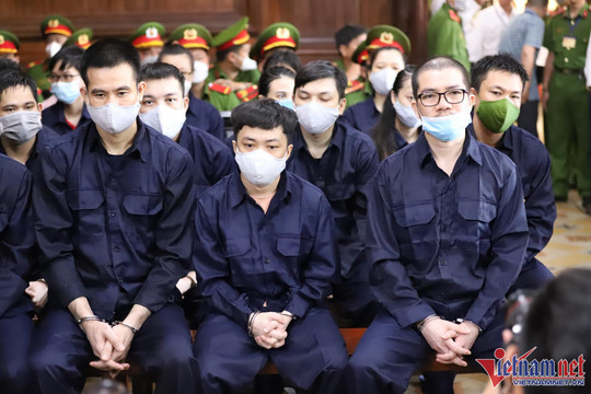 Hình ảnh phiên xét xử Chủ tịch Công ty địa ốc Alibaba, gần 4.000 bị hại